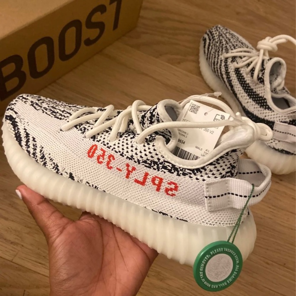 Yeezy zebra 350 v2